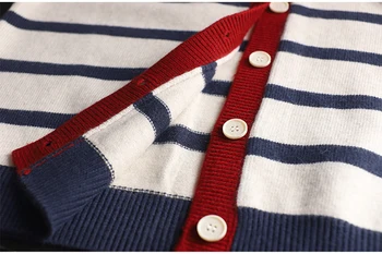 Jesenné a zimné nové pruhy farby zodpovedajúce tlačidlo okolo krku pletený sveter ženy dlhým rukávom sveter all-zápas