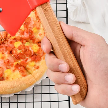 Sekera Tvar Pizza Rez Jedno Koleso Drevenou Rukoväťou, Pizza Sporák Domácnosť Kuchynský Nôž Reštaurácia Nástroj
