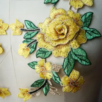2 KS Yellow Rose 3D Kvety Vyšívané Šaty Appliques Čipky Textílie Trim Golier Šiť Záplaty Pre Svadobné Dekorácie Šaty urob si sám