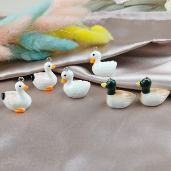 MuhNa 10pcs Roztomilý Swan Kačice Živice Charms Kačica Mandarin Prívesok Na Šperky, Takže Diy Náušnice Keychain Plávajúce Kúzlo Plavidlá
